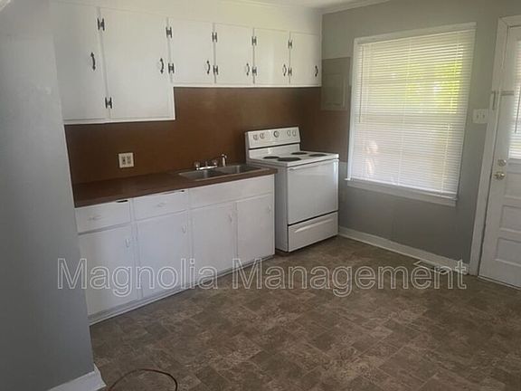 3rd image of 413 Rollins Ave