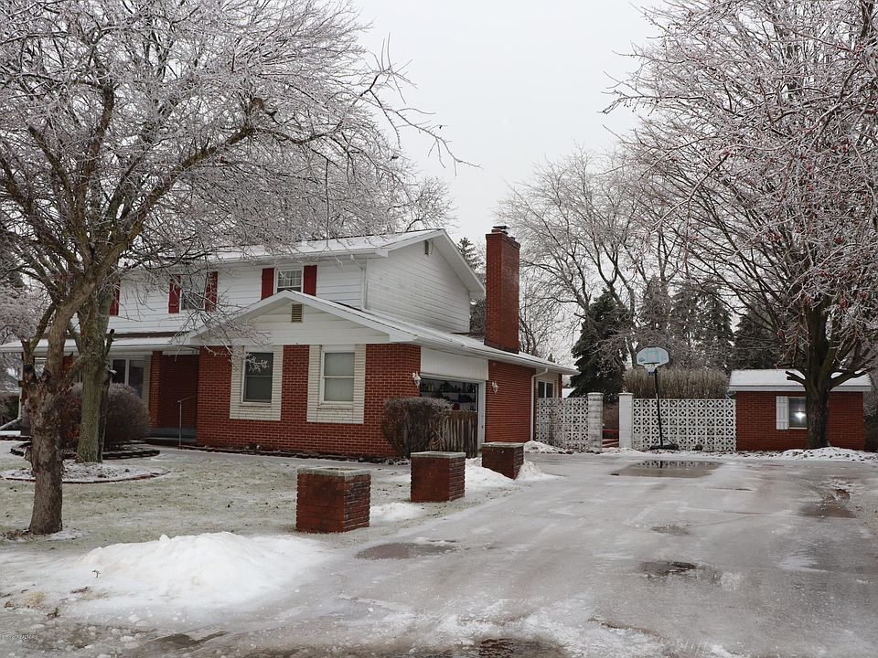 2nd image of 900 W Baldwin St