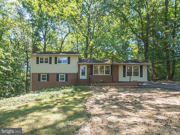 3rd image of 208 Wilderness Ln