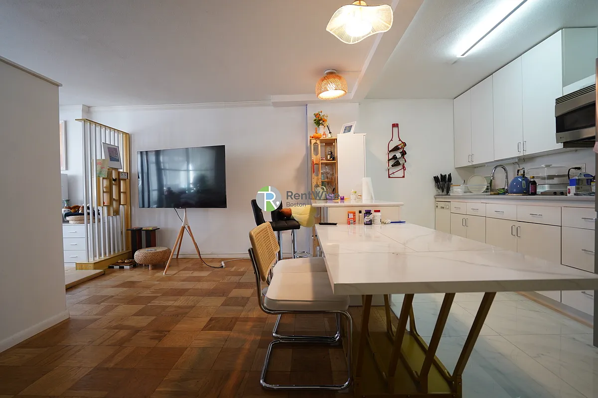 Photo 2 of 19 - 6 Whittier Pl #2K - Boston, MA Building Photo - 6 Whittier Pl #2K