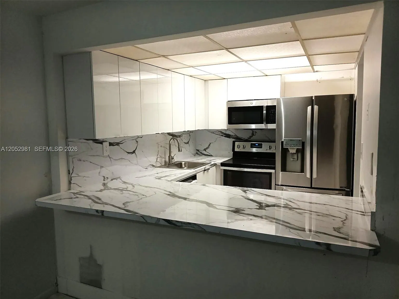 Hampton Court Condo — Photo 4