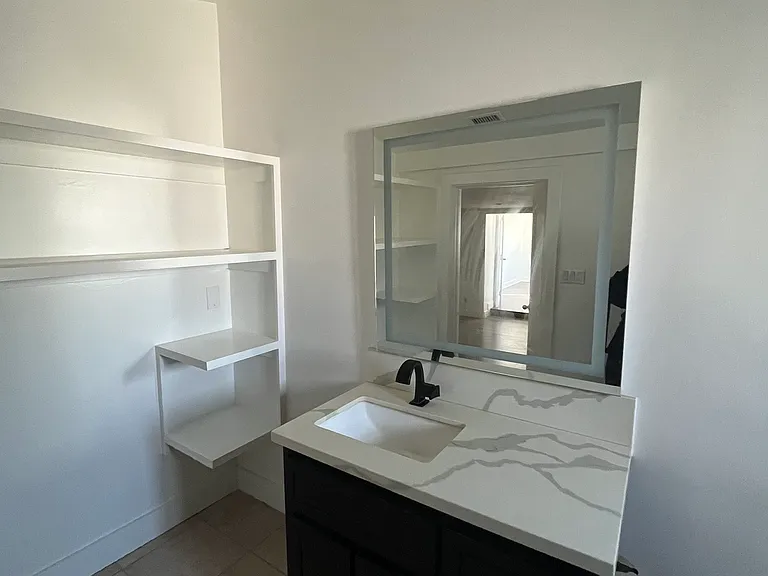 13644 Terra Bella St #B — Photo 5