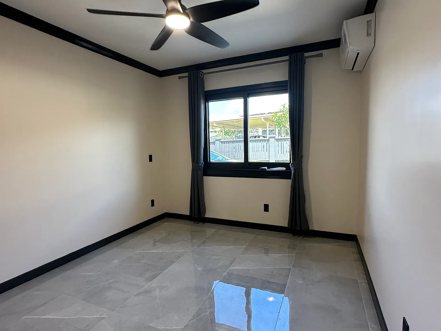 5 bed, 2412 sqft, $6,000 — Photo 3