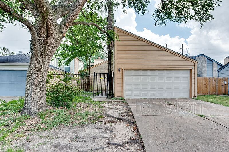 1st image of 11922 Lakewood West Dr