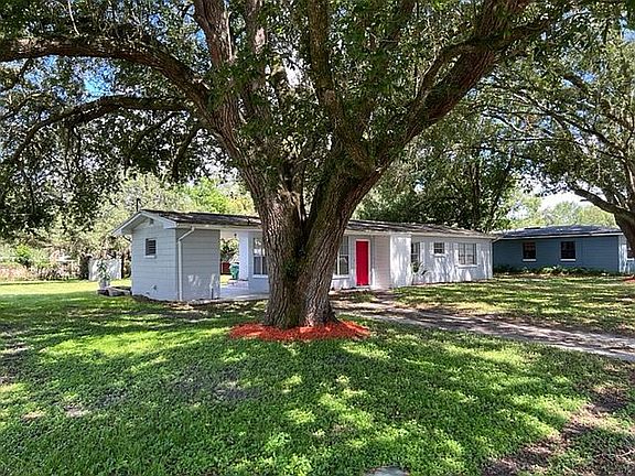 1/3 Acre with beautiful Oaks