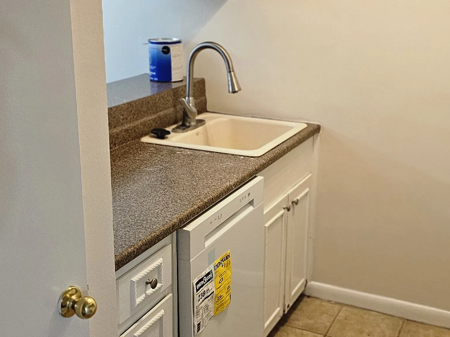 2201 Fountain View Dr — Photo 4