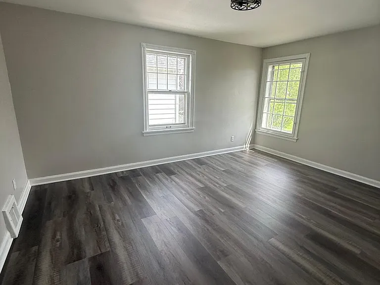 11209 Langton Ave — Photo 10
