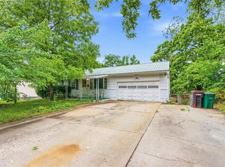 1102 N Farview Dr, Independence, MO 64056