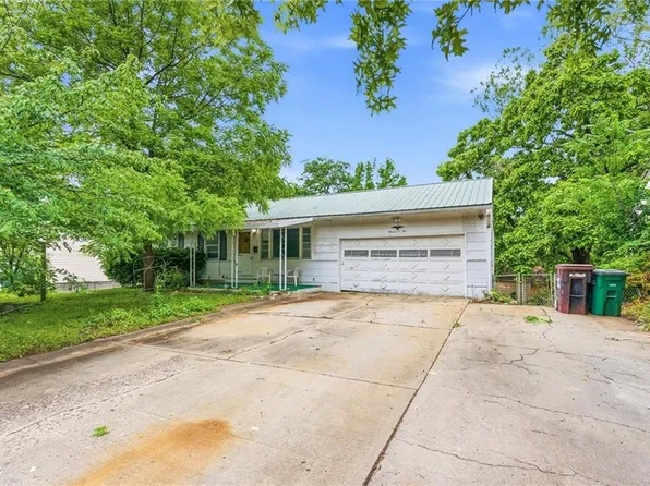 1102 N Farview Dr, Independence, MO 64056