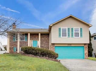 1239 Spring Valley Dr, Carol Stream, IL 60188