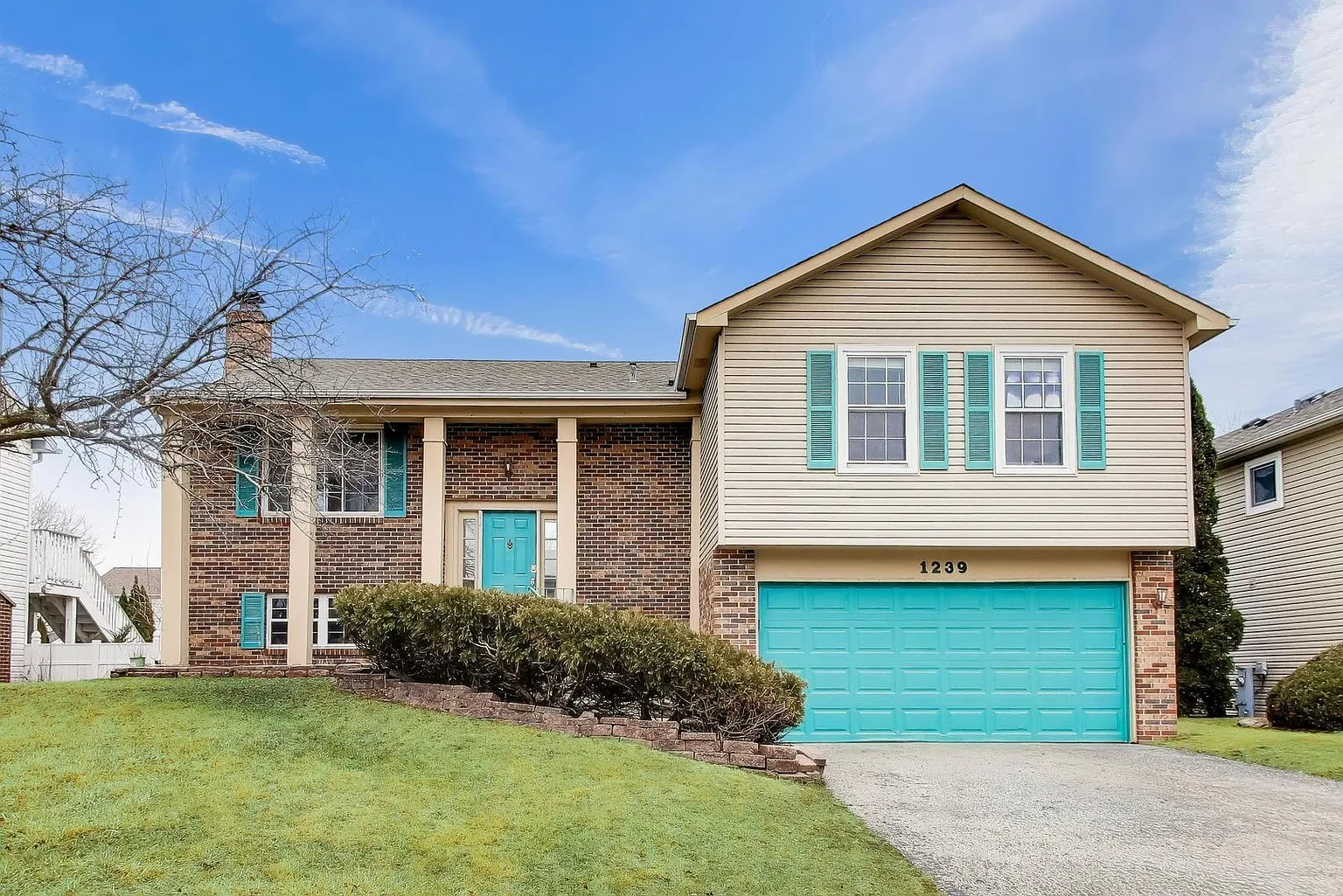 1239 Spring Valley Dr photo 1