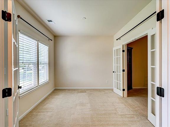 4th image of 826 Somerton Dr