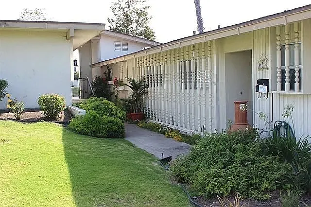 1629 La Flora Dr — Photo 1