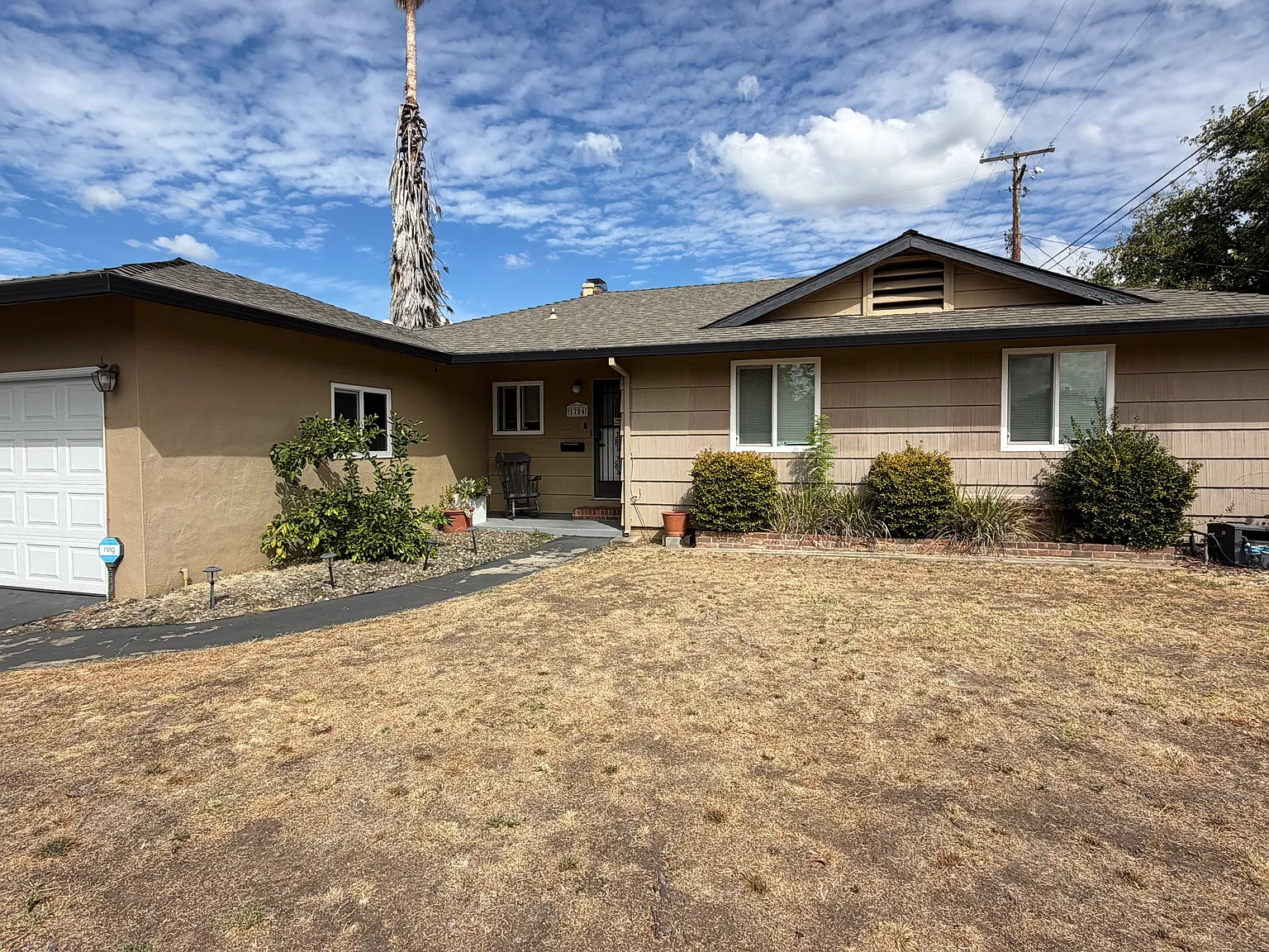 3 bed, 1227 sqft, $2,950 — Photo 2