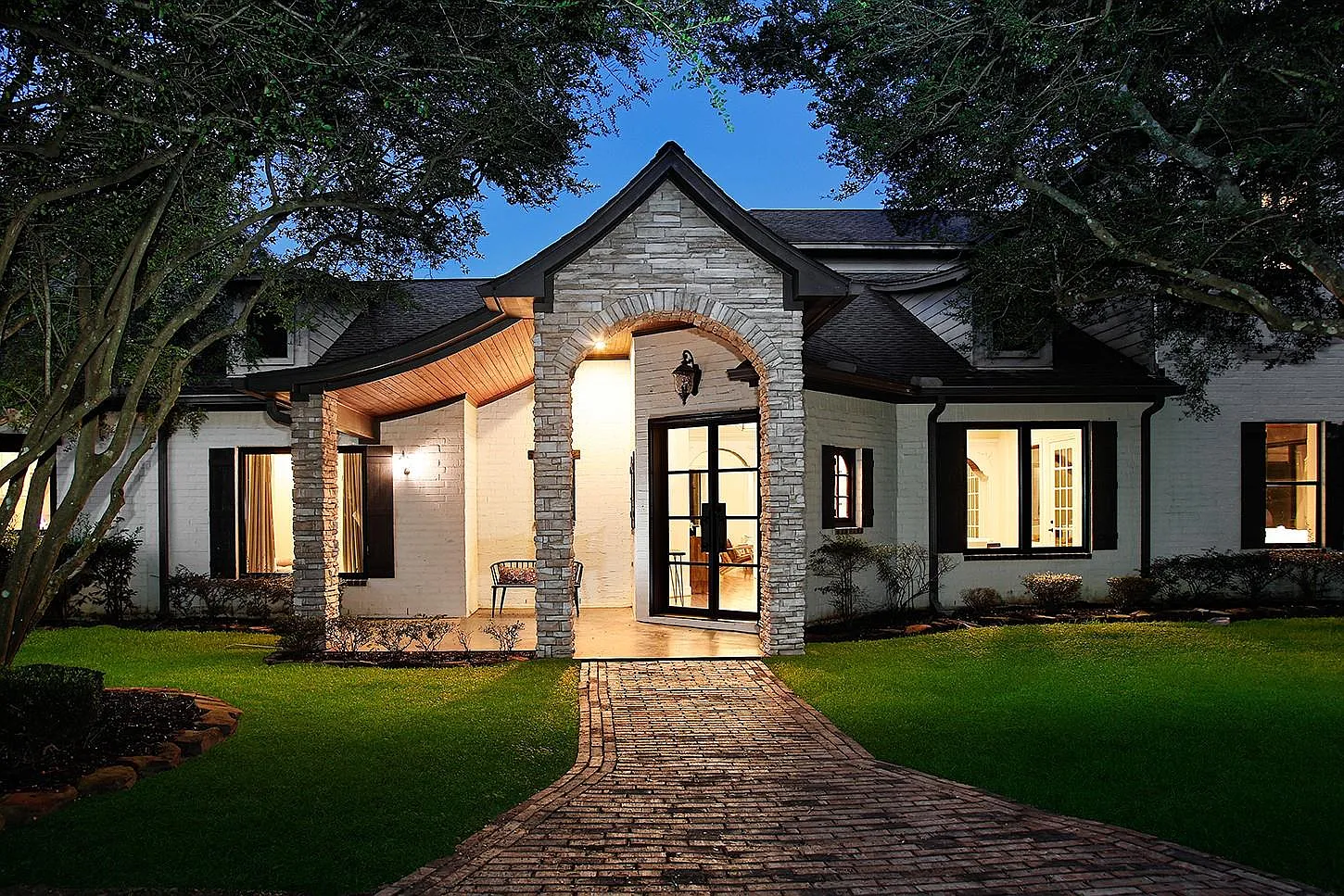 6 bed, 5.5 bath, 6551 sqft, $10,000 — Photo 4