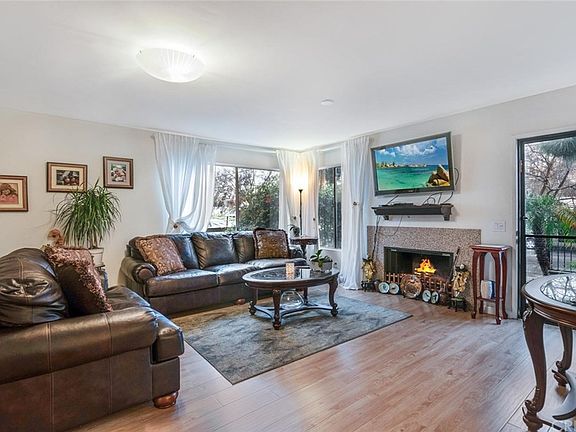 2nd image of 18316 Hatteras St APT 1
