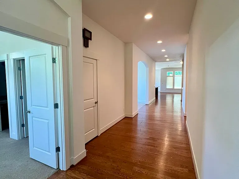 3875 Cameron Dr NE — Photo 4