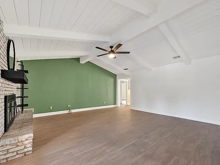 4 bed, 2402 sqft, $2,900 — Photo 4