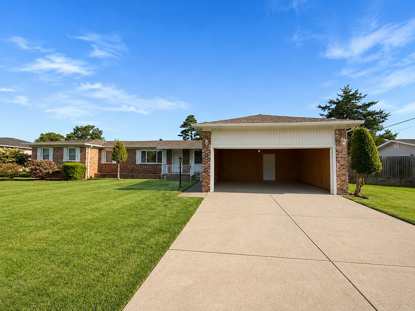 3 bed, 2700 sqft, $2,100 — Photo 1