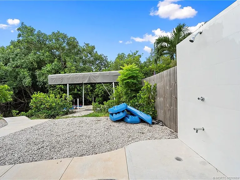 30 SW Hideaway Pl — Photo 23