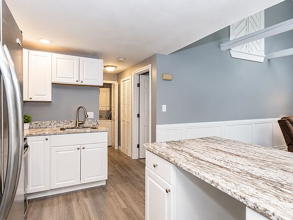 4th image of 7R Ashland Ct #R