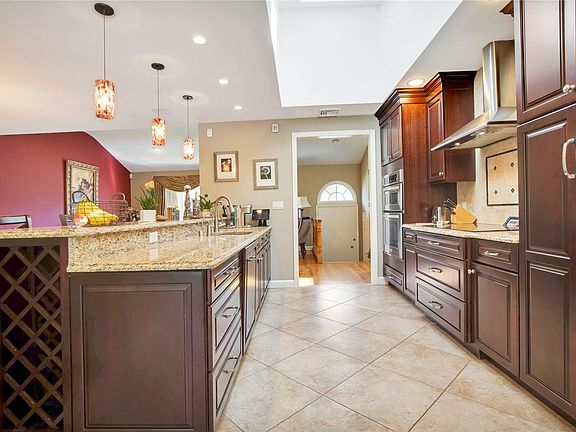 4th image of 31 Fortune Ln
