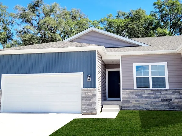 2507 Brook View Dr, Des Moines, IA 50317