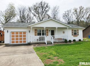 50 Lakewood Dr, Centralia, IL 62801