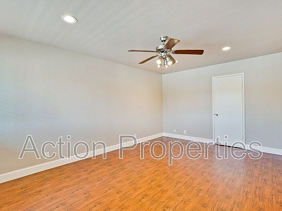 2nd image of 4545 Moorpark Ave APT 2