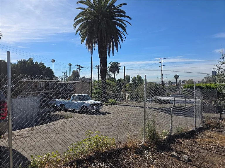 1203 E Cesar E Chavez Ave — Photo 31