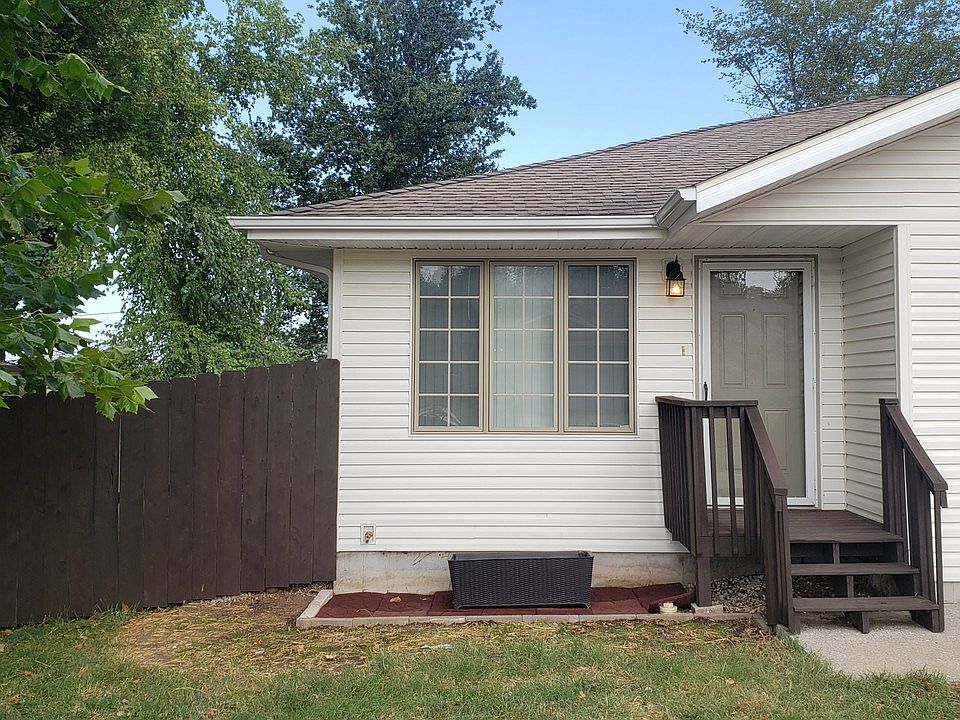 Covered front entry with steps up to the door.
