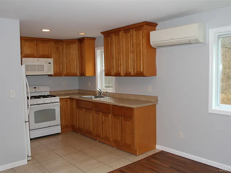 11 John Taylor Dr #A — Photo 8