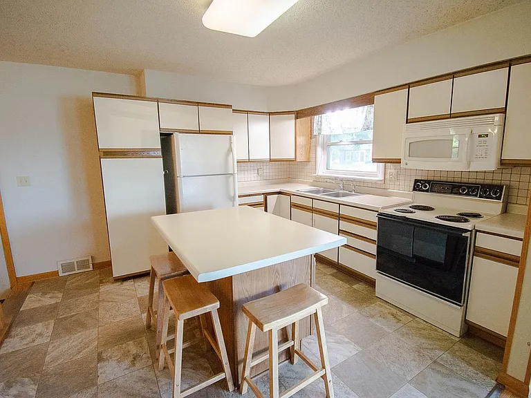 2324 Elton Hills Dr NW — Photo 4