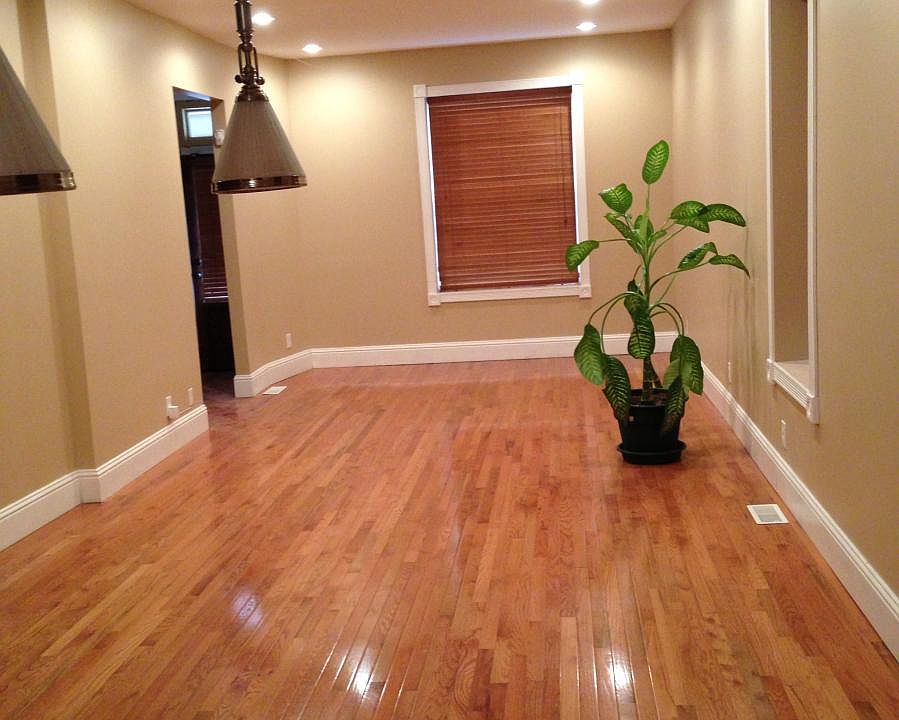 Open floor plan/hardwood floors