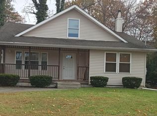 16 Pearsall St, Babylon, NY 11702