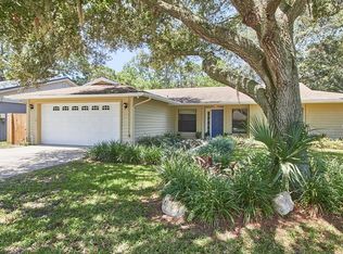 18308 Swan Lake Dr, Lutz, FL 33549