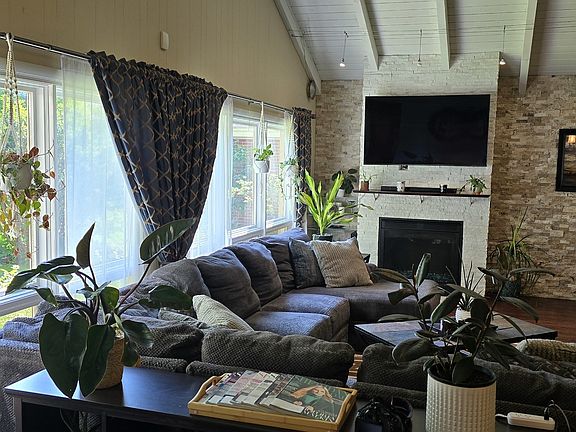 5th image of 1323 Golf Ave