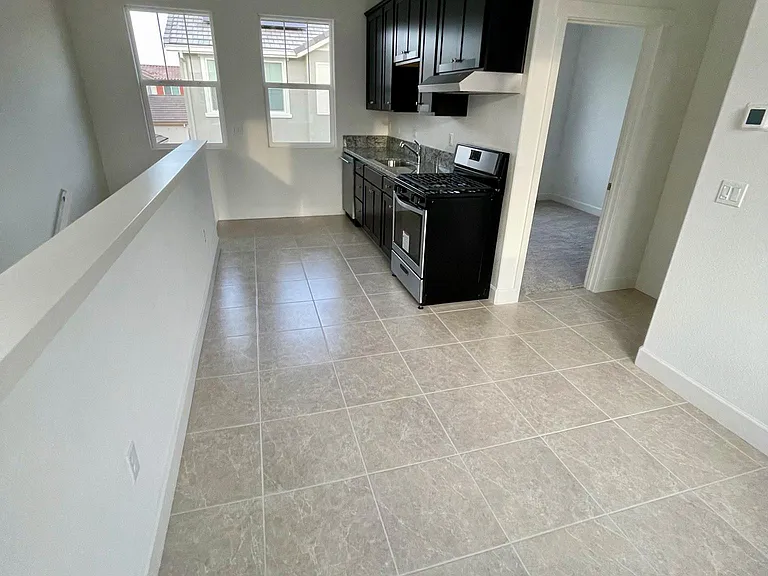 278 E Lawson Ave — Photo 6