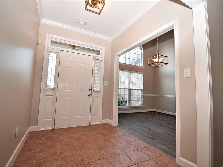 5725 Riverbirch Dr — Photo 7