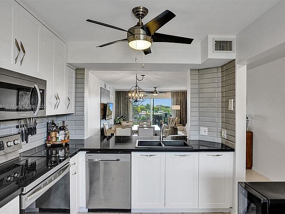 4th image of 10422 NW 24th Pl APT 306