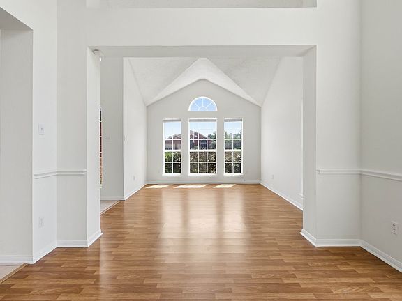 3rd image of 2082 Sailmaker Ct