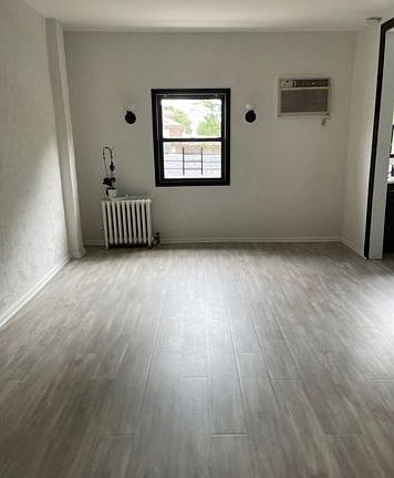 3rd image of 2919 Bell Blvd #2