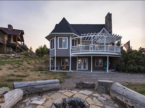 3rd image of 458 W Buttercup Ln