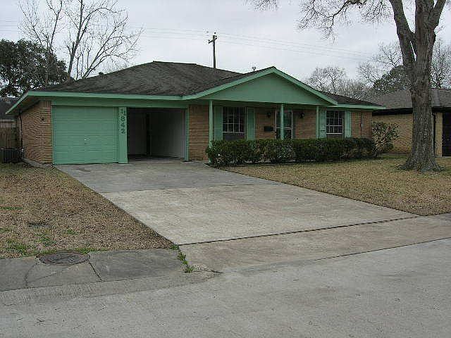 1st image of 11842 S Willowdale Cir