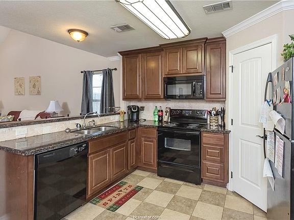 4th image of 1708 Boardwalk Ct