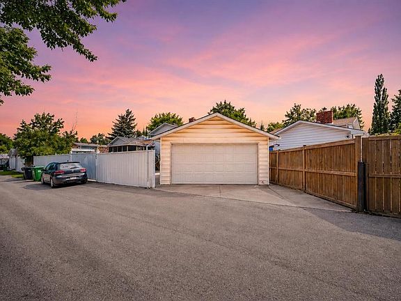 4th image of 204 S Whiteview Close NE
