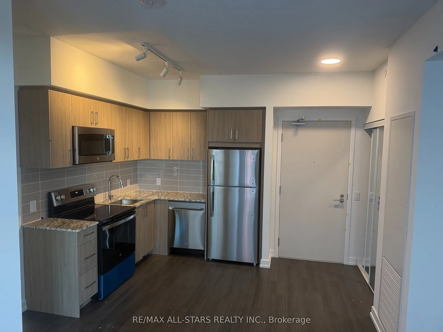 1 bed, $2,000 — Photo 1