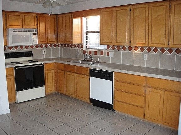3rd image of 406 Carly Dr