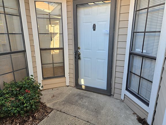 3rd image of 454 Dollins St