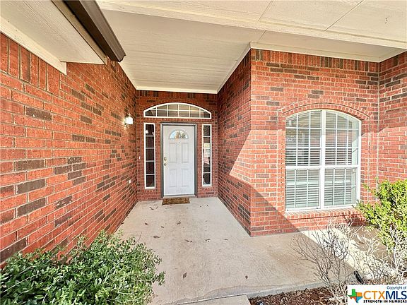 2nd image of 2803 Wisteria Ln